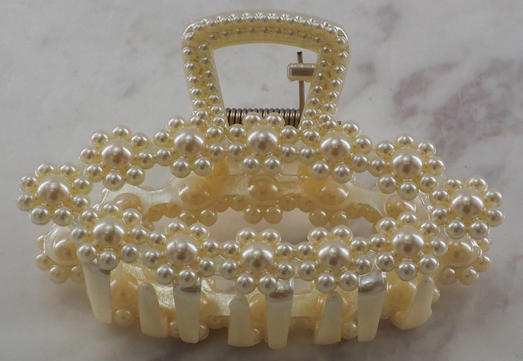 Daisy Pearl Dream Clip